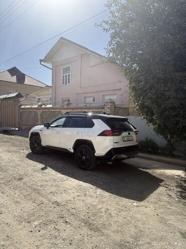 продам тойота рав 4 гибрид: Toyota RAV4, белый кузов с черной крышей и акцентами. Кузов –