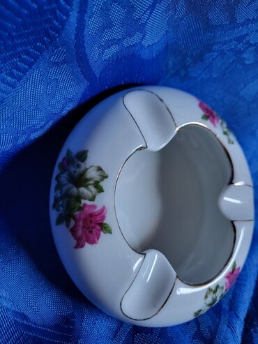 Stare vaze i dekor: Kineska nova porcelanska pepeljara iz 70ih. godina — 4