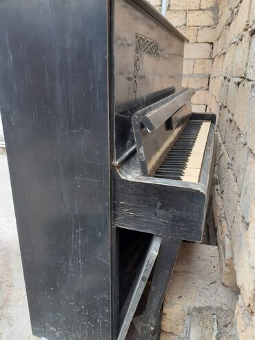 Pianino satılır köklenmelidi qiymət 30 azn ünvan binəqədi 2273