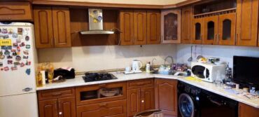 Dolablar: Metbex mebeli 450 azn. Material MDF Şpon. Ustünde qaz, moyka