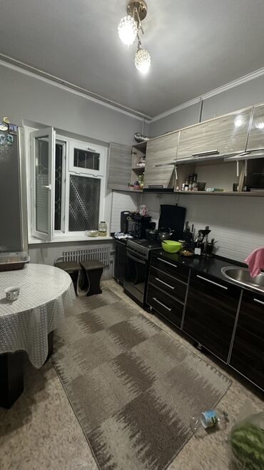 сдаю комнату аламединский рынок: Продается уютная квартира с кухней, спальней и гостиной. Кухня