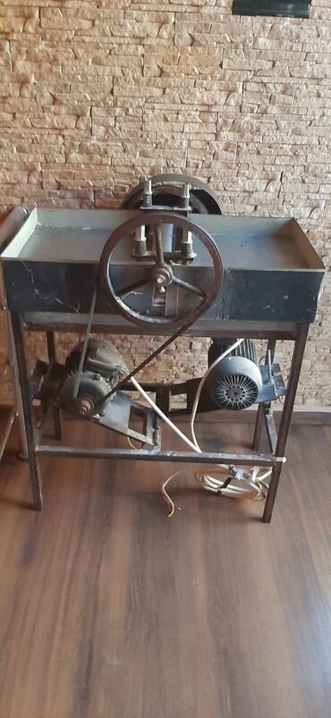 Digər restoran, kafe avadanlığı: Katalka xəngəl aparatı gürcü 2 mator dı iki vallıdı hər valı ayrı