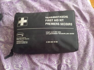 tibbi xelet: Maşın üçün veya ofis üçün ilk yardım sumkasi iki ədəddir fərqli ölçüde