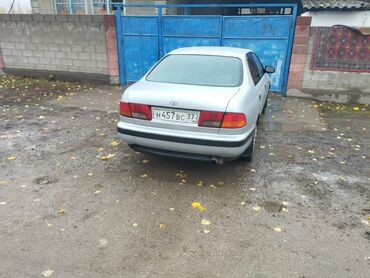 Toyota: Toyota Carina E: 1.6 л, Механика, Бензин, Седан