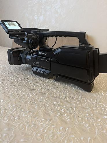 sony linza: Sony peşəkar videokamera – Full HD 1920x1080 Xüsusiyyətlər: - Sensor — 4