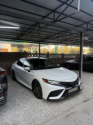 2021: Toyota Camry: 2021 г., 2.5 л, Автомат, Гибрид, Седан — 2