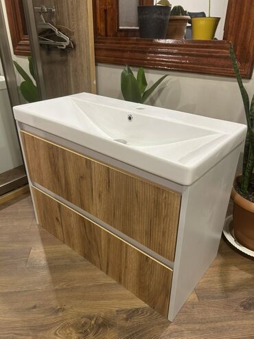 Dolablar: Açılan, 2 qapılı Düz dolab — 1