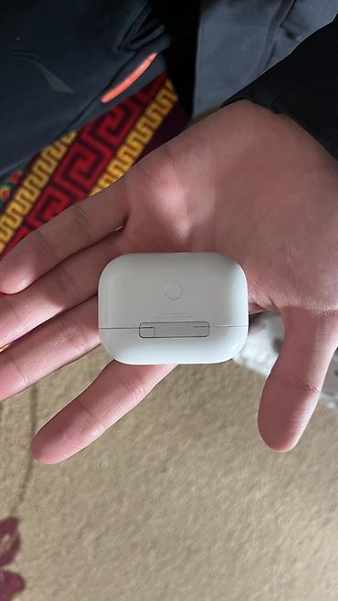 airpods case: Беспроводные наушники-вкладыши, Apple, Б/у — 2