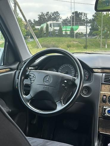 mercedes vito 8 1: Mercedes-Benz E-Class: 2 l | 2000 il Sedan — 5