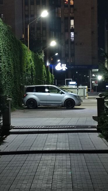 Toyota: Toyota ist: 2004 г., 1.5 л, Автомат, Бензин, Хетчбек