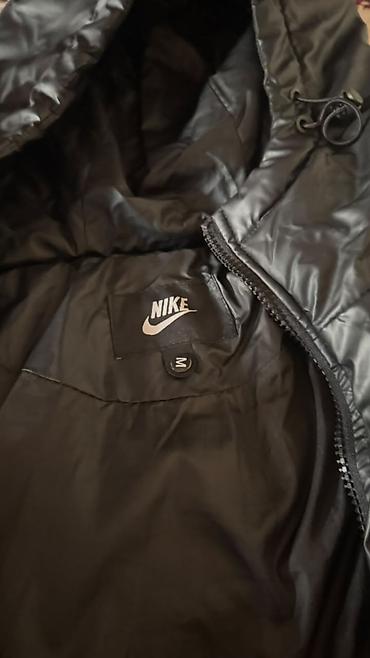 бомбер мужской найк: Пуховик Nike, размер M, черный. БУ - Теплая стеганая модель с объемным — 3
