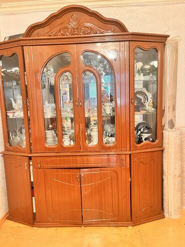 Otaq bitkiləri: 6 qapı Künc dolab, Bufet