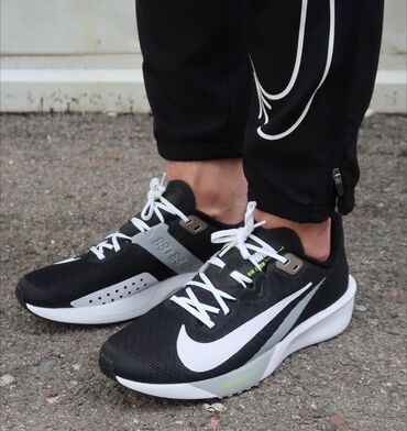 Кроссовки и спортивная обувь: Мужские кроссовки, 41, Nike, Б/у, цвет - Черный, Самовывоз, Платная доставка