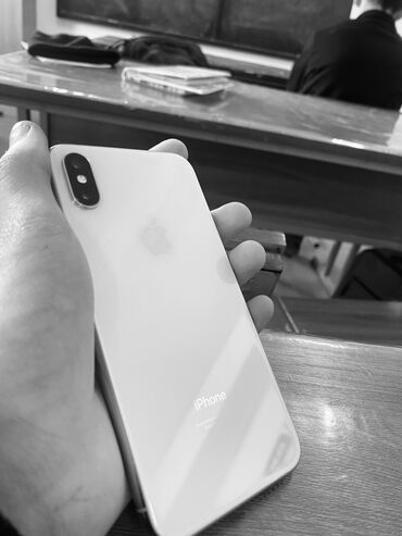Apple iPhone: IPhone X, Б/у, 64 ГБ, Белый, Чехол, 73 %