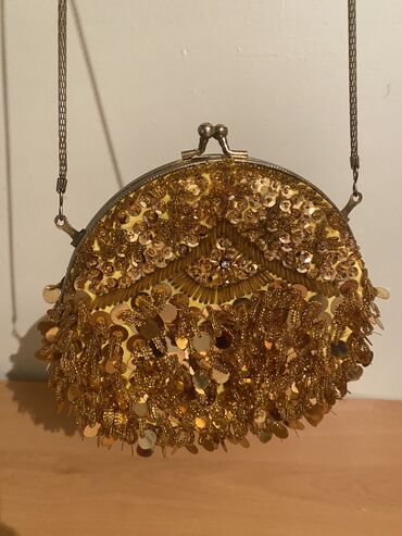 Çantalar: 1.Ziyafet və xususi gunlər üçün nəzərdə tutulmuş əl çantasidir. Temiz — 3