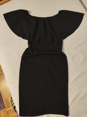 sa karner: Crna klasicna haljina sa karnerom