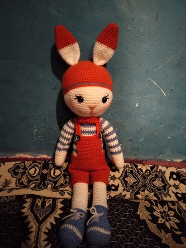 oyuncaq dovşan: Amigurumi dovşan. Əl işi 47sm boy.Real alıcıya endirim olunacaq