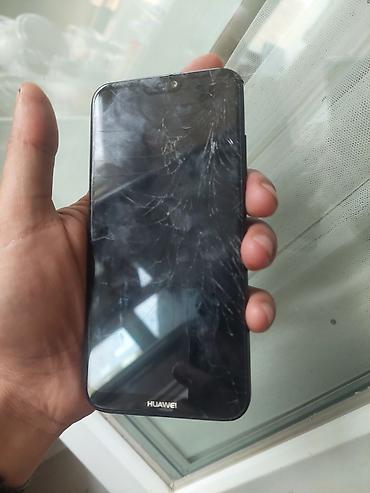 Təcili satıram.Işlək telfondu bircə ekranı qırılıb.Ekranın qiyməti