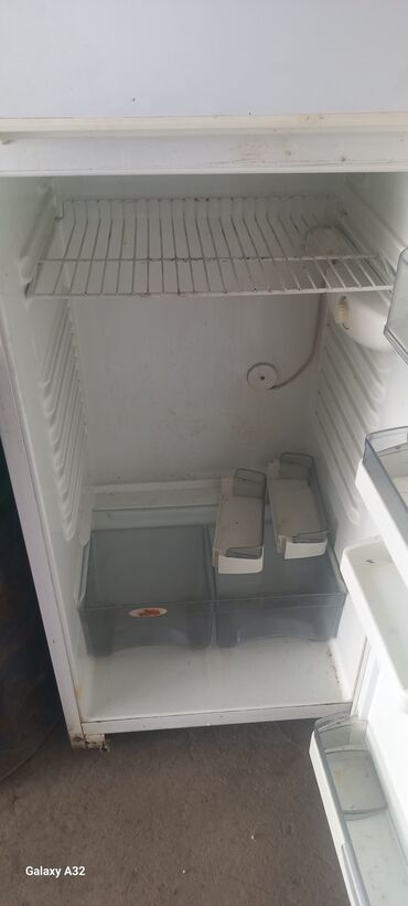 холодильник кухонный: Холодильник Atlant, Б/у, Двухкамерный, 150 *
