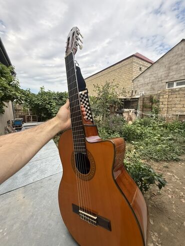 микрофон купить в баку: Washburn C44CE kəsik gövdəki elektro classic gitara satılır.Səliqəli