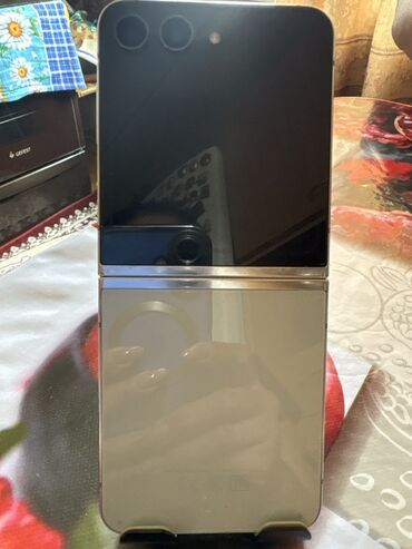галакси ф 4: Samsung Galaxy Z Flip 5, Б/у, 256 ГБ, цвет - Серый, 1 SIM, eSIM