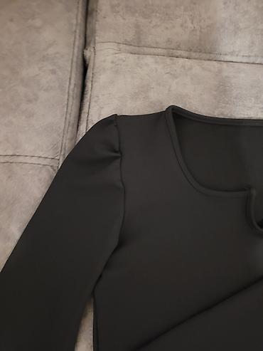 mango canta: Qara rəngli qadın bluzası - Model: Crop kəsimli, ideal uzunluqda - — 2