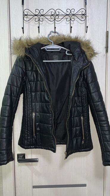 зимние женские куртки с капюшоном: Пуховик, M (38)