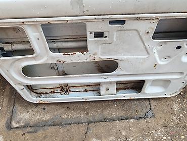 Auto osigurači: Vrata leva Lada 21213,21214 Niva u beloj boji. Polovna ocuvana u — 12