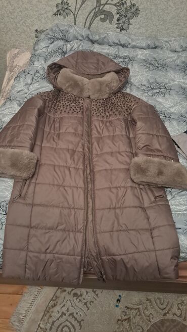 Paltolar: Mebel dəsti və üst geyimi 1) Şüşəli vitrin şkaf - Material: ağ və — 9