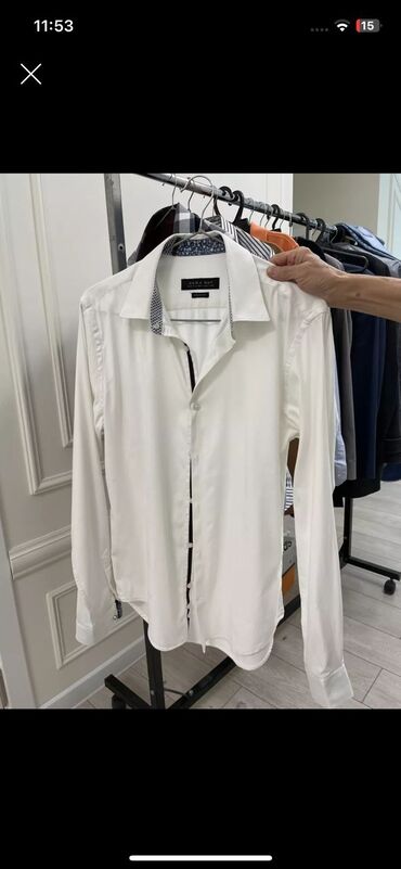 Рубашки: Мужская рубашка Zara в отличном состоянии.Надевали пару раз.Размер М