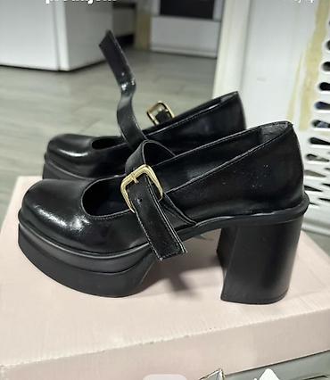 cipele stikla: Crne ženske cipele na petu, Mary Jane stil. - Materijal: glatka crna — 1
