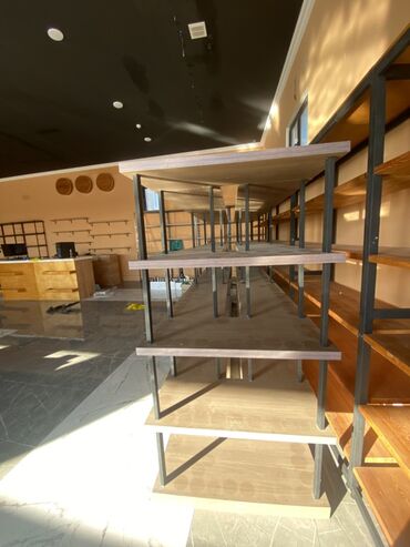 Rəf vitrinləri: Mağaza üçün metal karkaslı taxta rəf və vitrin dəsti - İstifadə — 9