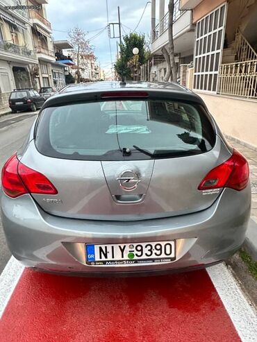 Transport: Opel Astra: 1.4 l | 2011 year | 91000 km. Hatchback
