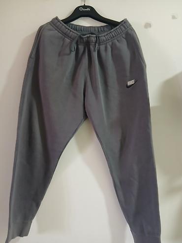 dugacke pantalone: L vel Nike muške trenerke – model sa logotipom - Boja: tamno siva - — 1