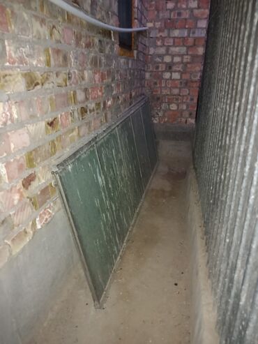 кухонный шкаф напольный: Стеклянную дверь продаю
Высота 2,63 м
Ширина 1,03 м