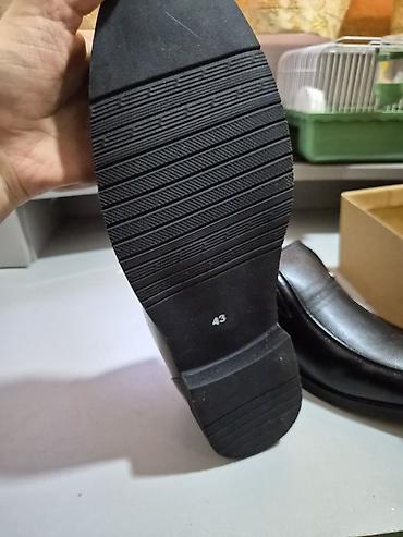 Ayaqqabılar: Klassik kişi ayaqqabısı - Rəng: tünd qəhvəyi (demək olar qara) - — 9