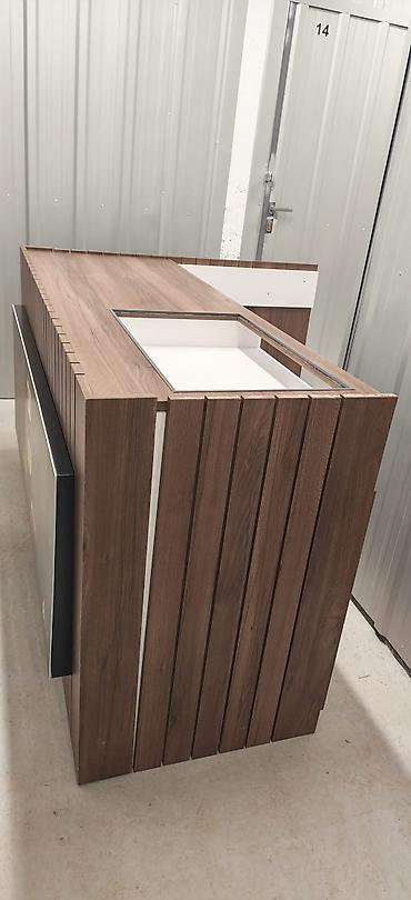 bež sofa: Luksuzan, moderan i funkcionalan prodajni pult sa vertikalnim — 8