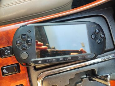 Портативные консоли: Продаю PSP, целый, не разбитый флэшка 8гб, нужна зарядка, не