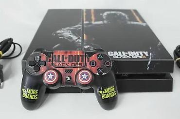 PS4 (Sony Playstation 4): U ponudi Sony Playstation 4 sa naslova. Konzola je novija fat — 5