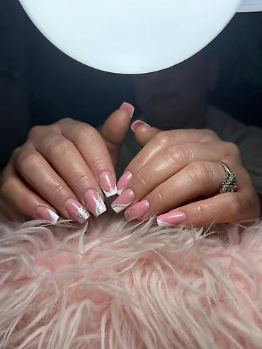 nails: Xidmət: Peşəkar manikür və dırnaq dizaynı Təsvir: - Klassik, fransız — 2