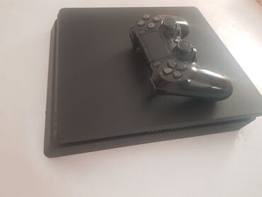 плестешен 4: PlayStation 4 Slim 500гб Состояние:почти идеальное во время включение