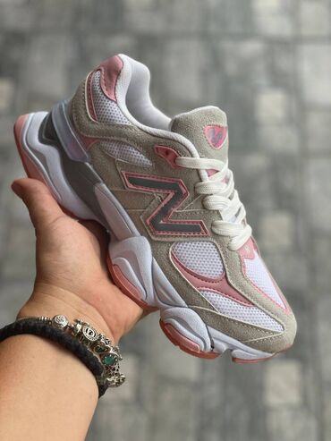 zepe za starije osobe: New Balance 9060 patike

Novo
Brojevi 36 do 40