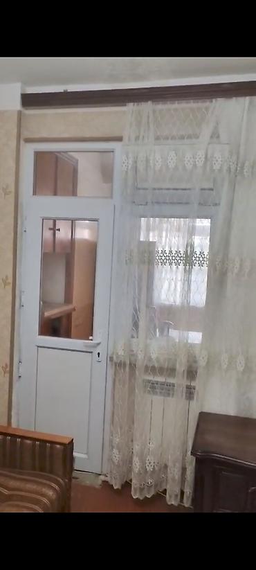 kiraye evlər ucuz: Sumqayıtda 17-ci mikrorayonda 5 mərtebeli binanın 5-ci mərtebəsində 3 — 3