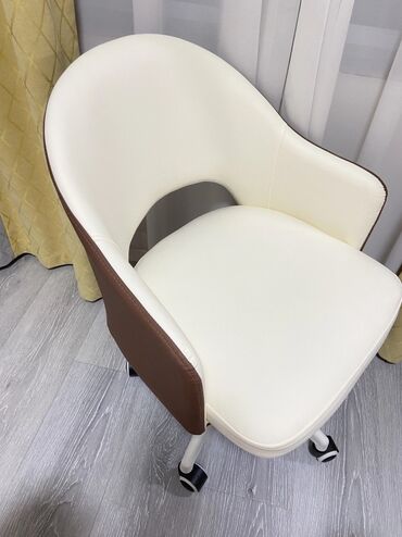 купить кресло для компьютера: Офисное кресло, Новый, С колесиками, цвет - Белый, Экокожа, Бесплатная доставка