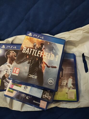 plestesin 4: PS4 diskləri. FİFA 22 + Battlefield1. İkisi 25 Battlefield 1- 15 AZN
