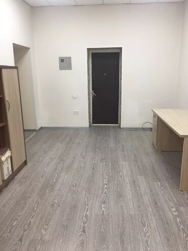 сдаю подвальное помещения: Сдаю Офис, 60 м², В бизнес центре, 1 линия