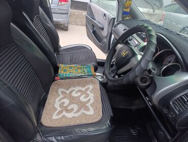 Honda: Honda Fit: 2006 г., 1.3 л, Автомат, Бензин, Хэтчбэк at lalafo.kg — 8 Honda: Honda Fit: 2006 г., 1.3 л, Автомат, Бензин, Хэтчбэк — 8