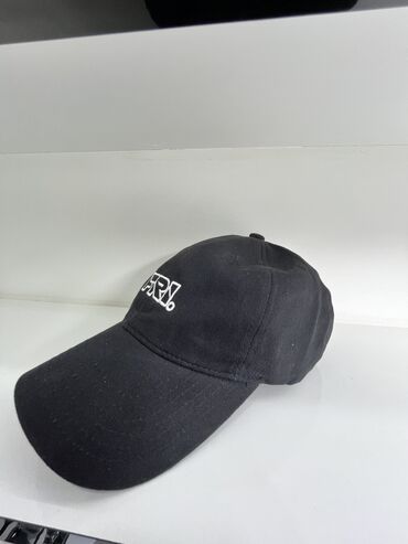 Baş geyimləri: Бейсболки премиюм класса .Производства Индии Бангладеш и есть — 21