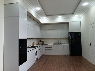 Sifarişlə mətbəx mebeli: Sifarişlə mətbəx dəsti, Özü çəkən petlələr, Parlaq laminat, Kredit yoxdur, Ödənişli çatdırılma — 37