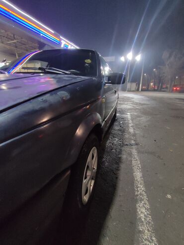Другие Автомобили: Седан темно‑серого цвета. Кузов 4‑дверный, тонированные стекла по — 11